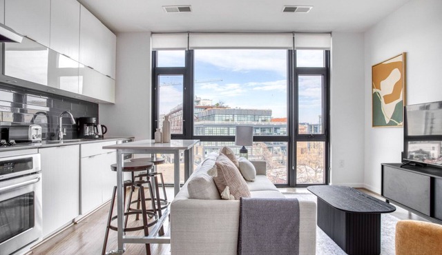 Sunny Shaw 1BR w/Gym, W/D & Doorman, near Metro & Bars, by Blueground