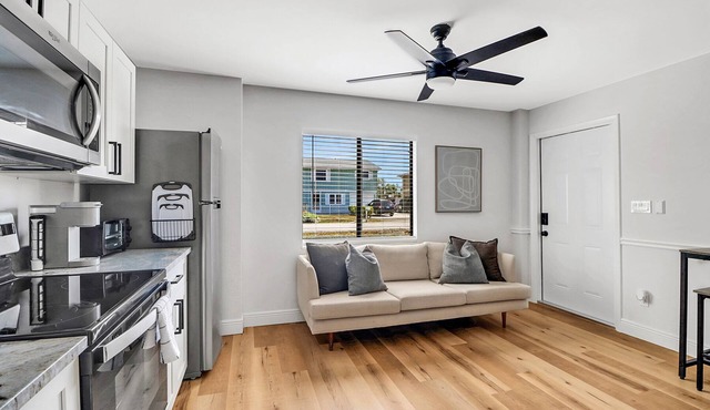 Sunny Side Stay- Apartment in beautiful Ft. Myers!
