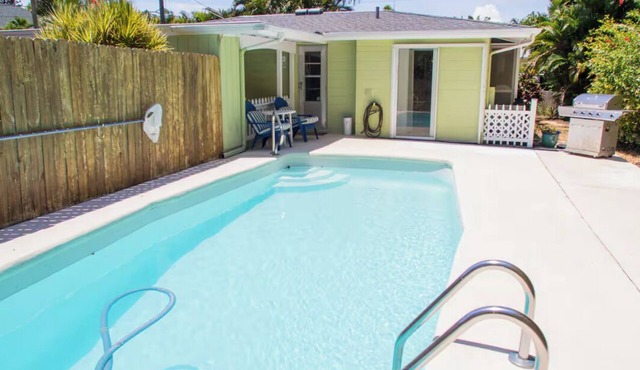 Sunny Siesta Key Retreat w/Private Heated Pool | 2BR | Dog-Friendly