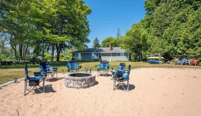 Sunny Skys Upper Peninsula Michigan Lakehouse