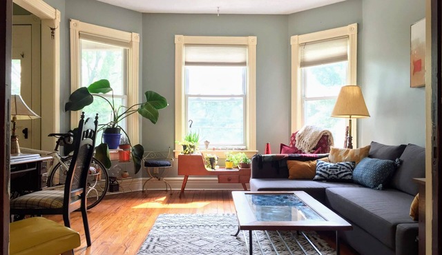 Sunny Spacious 2nd Fl home near Union College, Proctors, Ellis