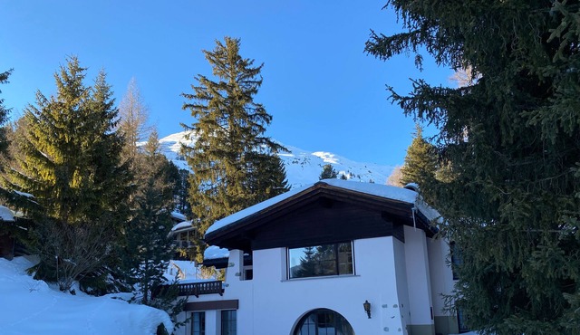 Sunny, spacious chalet 10 minutes walk from ski lift