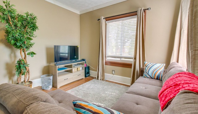 Sunny + Spacious Dayton Condo ~ 1 Mi to Downtown!