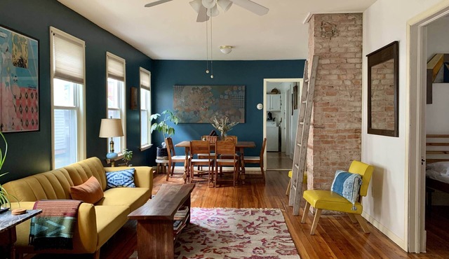 Sunny & spacious pied-á-terre by Union College & Proctors Theater!