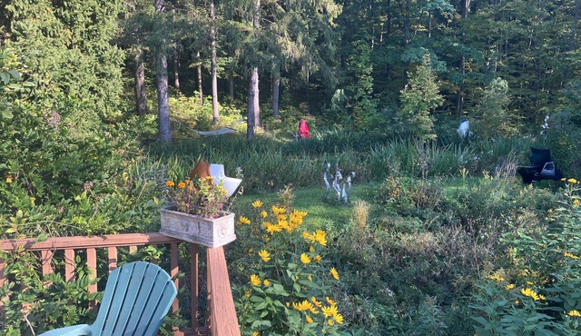 Sunny, spacious, private loft in tranquil setting