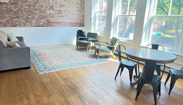 Sunny spacious studio in the heart of historic downtown Gardiner