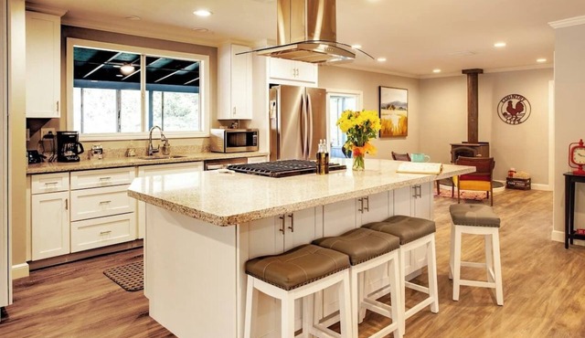 Sunny Spacious Wine Country Retreat 2BD 2BA