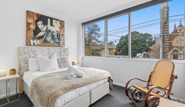 Sunny St Kilda, 2br, 5wk short stay