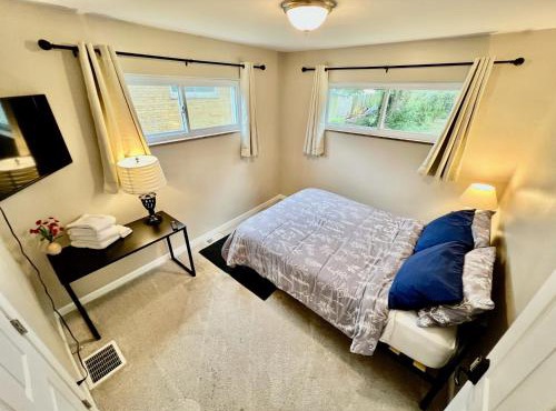 Sunny Stay Bright and Cozy Suite 1