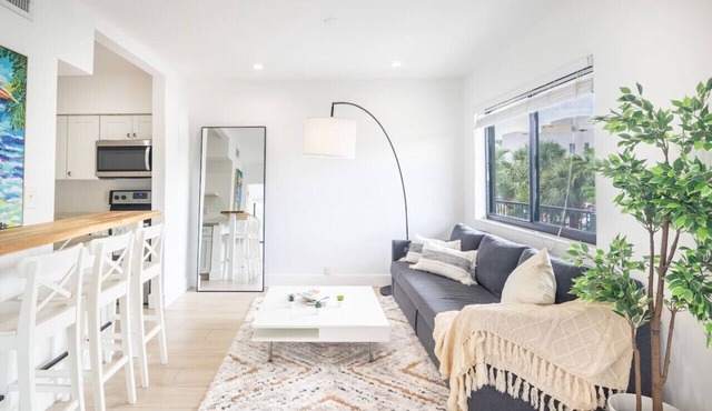 Sunny Stay near Bal Harbour Shops and Beach