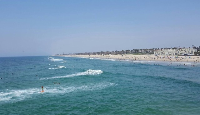 Sunny Stay Near the Beach – Onsite Swimming Pool | Free Breakfast and Parking
