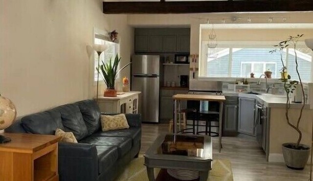 Sunny studio apartment close to everything.n