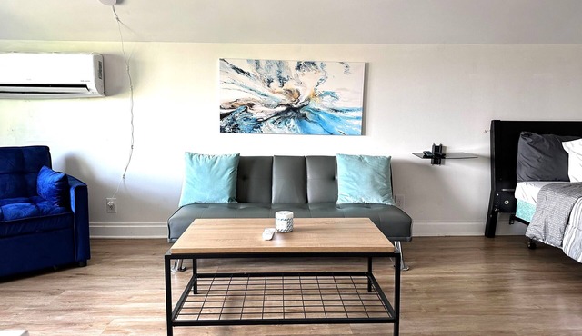 Sunny Studio – Downtown Location