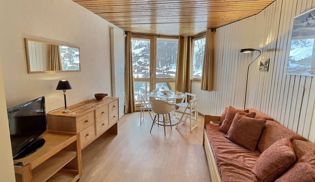 Sunny studio for 4 in Val d'Isère, pets allowed