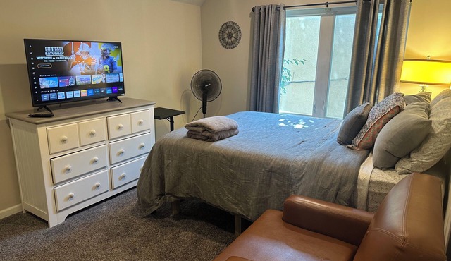 Sunny Studio Hideaway- Minneapolis Lakes Area!