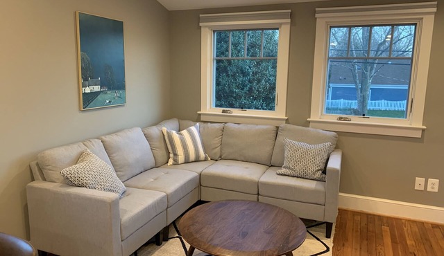 Sunny, Stylish Carriage House