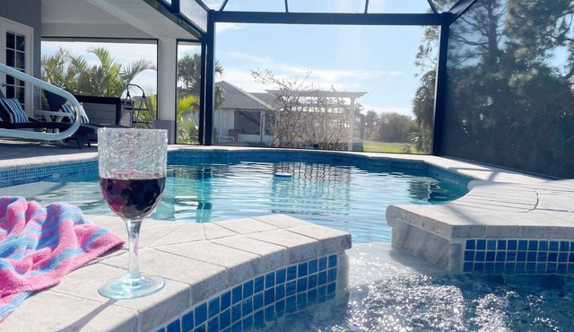 Sunny Suite Retreat! – 7 Bed, 4 Bath, FREE Heated Spa & Pool