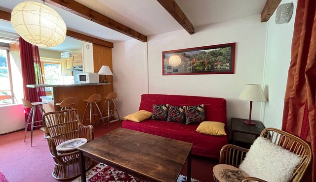 Sunny T2 for 6 near Sauze slopes