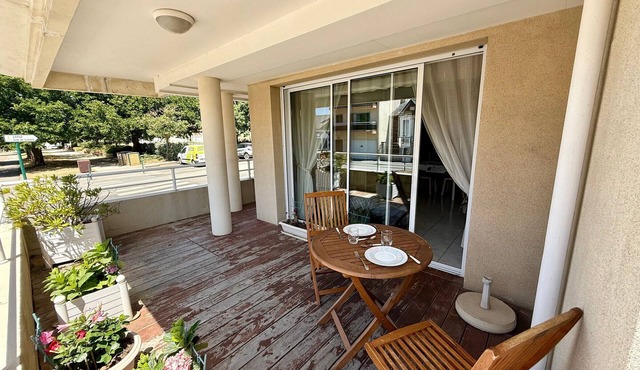 Sunny T3 Apartment with Terrace & Garage, 300m from Beach