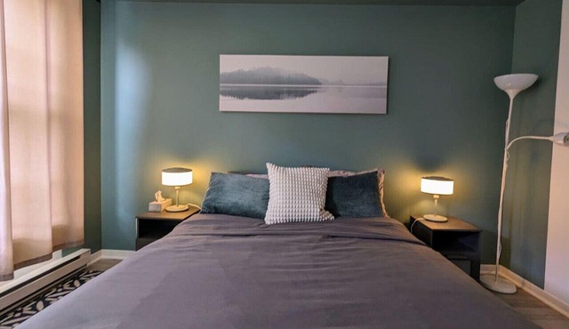 Sunny Top-Floor Apartment Near Metro & Shops