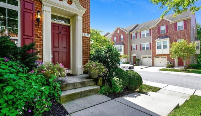 Sunny Townhome/4Br/2.5Bath