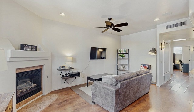 Sunny Tucson Family Retreat | Cozy Second-Level Condo Near University of Arizona