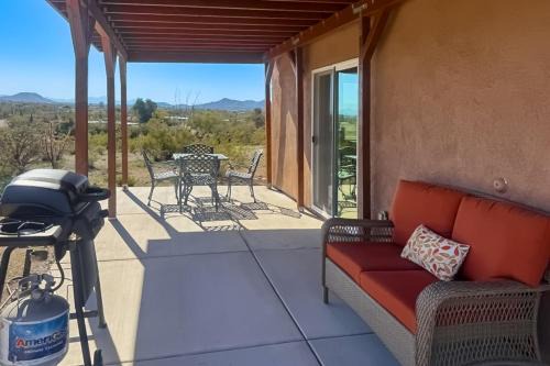 Sunny Tucson Studio Cozy Comfort, Stunning Mountain Views and Adventure Nearby