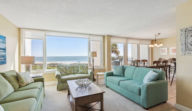 Sunny, Updated 4 Bed/3 Bath Oceanfront Resort Villa!