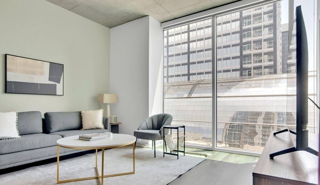 Sunny Upper Downtown 2BR w/ Gym & Pool near 16th St Mall, by Blueground