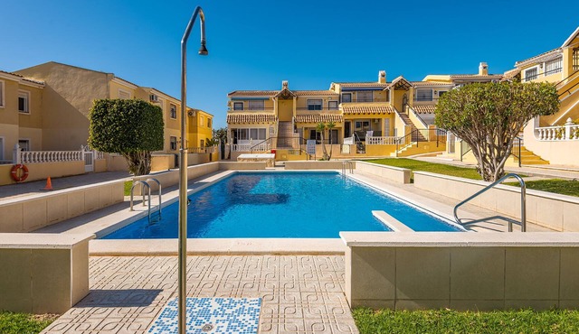 Sunny Villamartin apartment - 10 minutes walk from golf and plaza