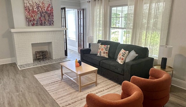 Sunny & Vibrant Two BDR