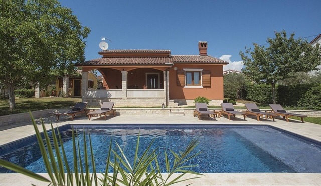 Sunny villa 500 meters to beach with private pool