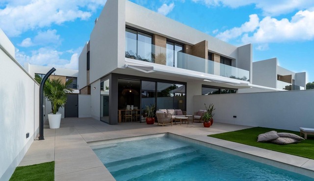 Sunny Villa by Platja Ardiaca