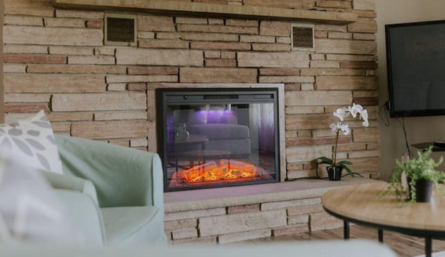 Sunny Villa w/Hot Tub + Volleyball Net & Fire Pit - Escape, Play & Unwind