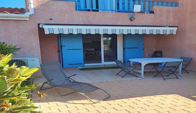 Sunny Villa with Pool Access, 3km to Beach, AC, BBQ, and Private Garden