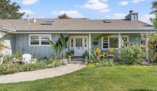 SUNNY WARM SPRING DAYS @ 26TH AVE BEACH HOUSEn HOT TUB, GARDEN, FAMILY FRIENDLY