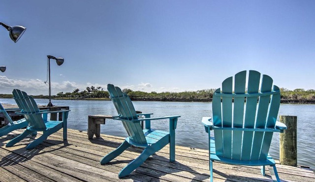 Sunny, Waterfront Rio Hondo Studio with Shared Perks