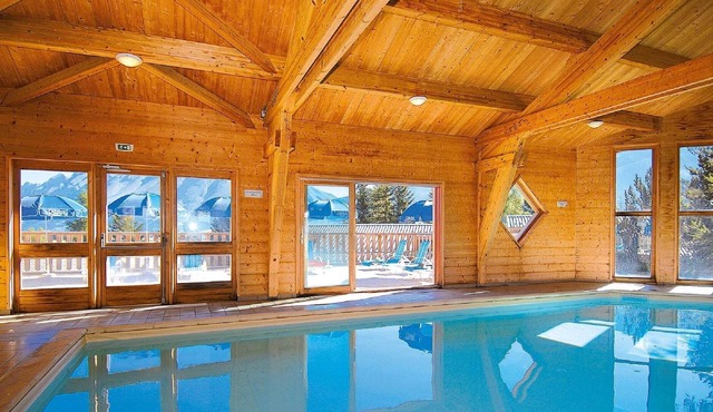 Sunny wooden flat in SuperDévoluy