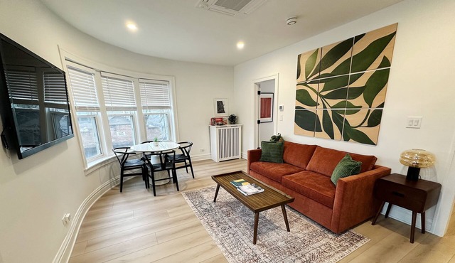 Sunny Work From Home Apt: Near Northwestern-Chicago-Beaches-Loyola