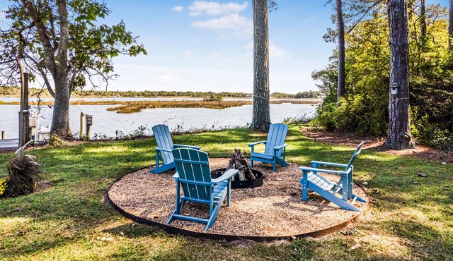 Sunnybank Getaway - Waterfront w/Pier & Kayaks in Reedville, VA