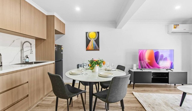 Sunnybank Studio Retreat | 2 Beds, 4 Guests