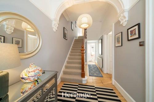 Sunnybrae House, Family Getaway with Hot tub, Stonehaven