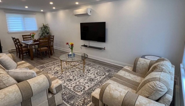 SunnyHaven Retreat: 3 Bedrooms, 2-Car Bliss, Expansive Backyard Joy