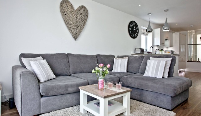 Sunnymead Penthouse, Exmouth - an apartment that sleeps 4 guests in 2 bedrooms