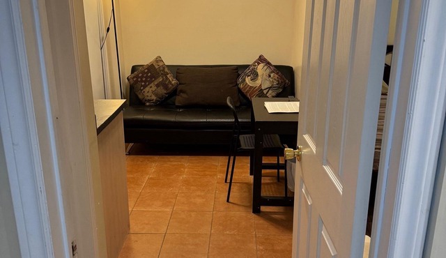 Sunnys Home Stays Toronto Mississauga Independent Access 1 B Rm Bath Kitchenette
