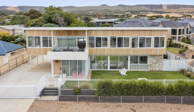 Sunnyside by Wine Coast Holiday Rentals - Be sure to escape and stay at beautiful ”Sunnyside.”