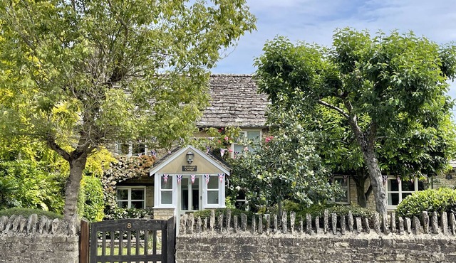 SUNNYSIDE COTTAGE, family friendly in Bampton, Oxfordshire