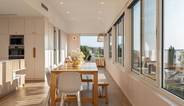 Sunnyside - Family friendly.Sleeps 12.Sea Views