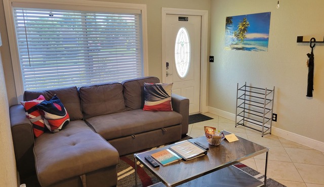 SunnySide Getaway <15mins from beach/Dtown/airport