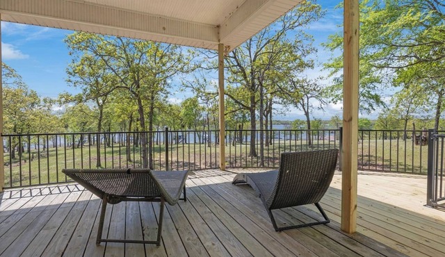 Sunnyside Lakefront with Private Dock at The Cut!